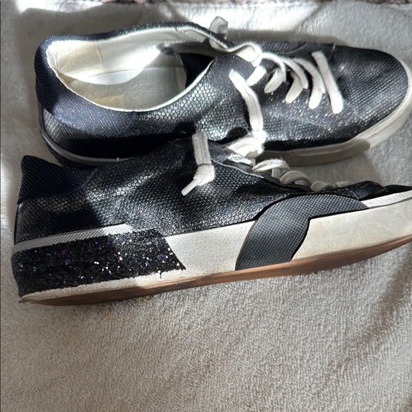 Dolce Vita Black and White Sneakers Classic Design - Picture 4 of 15